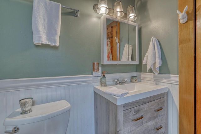 131 Oakland AVENUE, Mukwonago, WI 53149