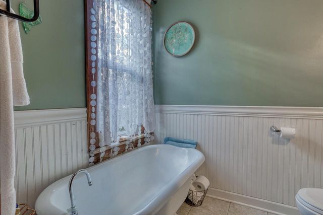 131 Oakland AVENUE, Mukwonago, WI 53149
