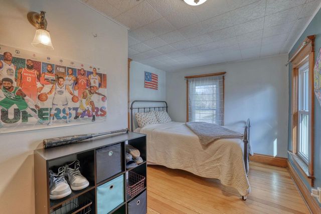 131 Oakland AVENUE, Mukwonago, WI 53149