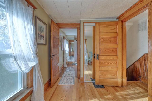 131 Oakland AVENUE, Mukwonago, WI 53149