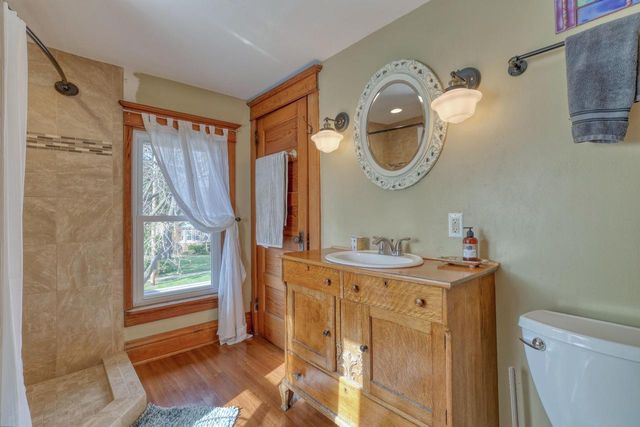 131 Oakland AVENUE, Mukwonago, WI 53149