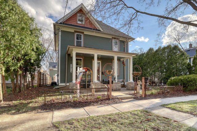 131 Oakland AVENUE, Mukwonago, WI 53149