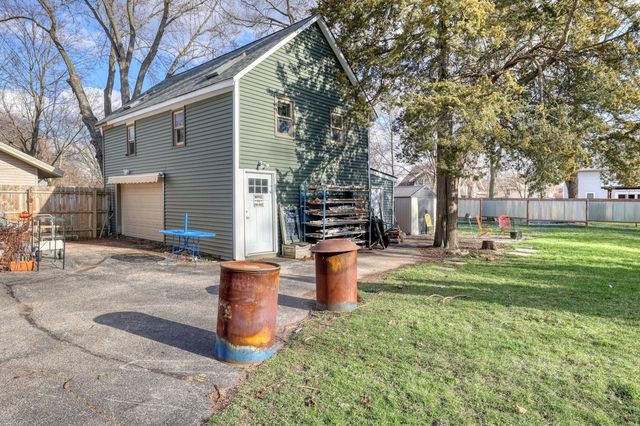 131 Oakland AVENUE, Mukwonago, WI 53149