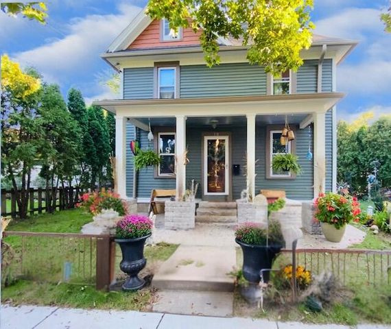 131 Oakland AVENUE, Mukwonago, WI 53149