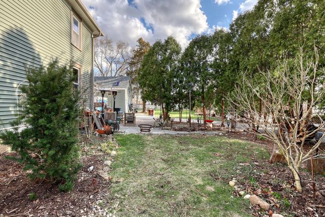 131 Oakland AVENUE, Mukwonago, WI 53149