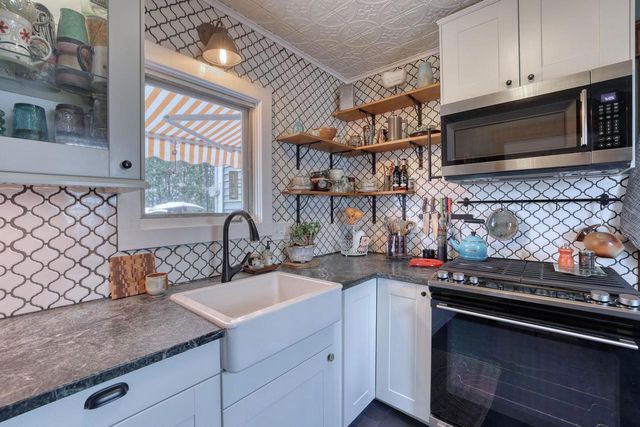 131 Oakland AVENUE, Mukwonago, WI 53149