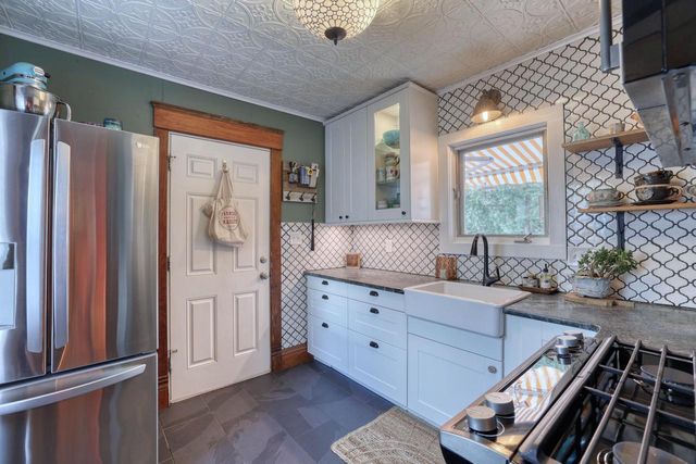 131 Oakland AVENUE, Mukwonago, WI 53149