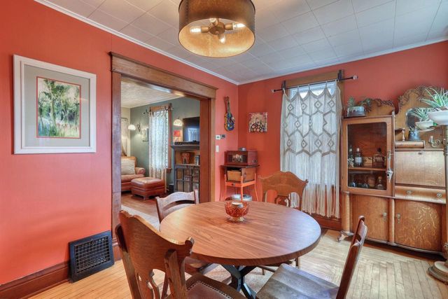 131 Oakland AVENUE, Mukwonago, WI 53149