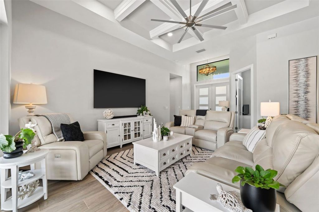 Image 14 of property listing at 2926 MIRACLE PARKWAY, Cape Coral, FL 33914