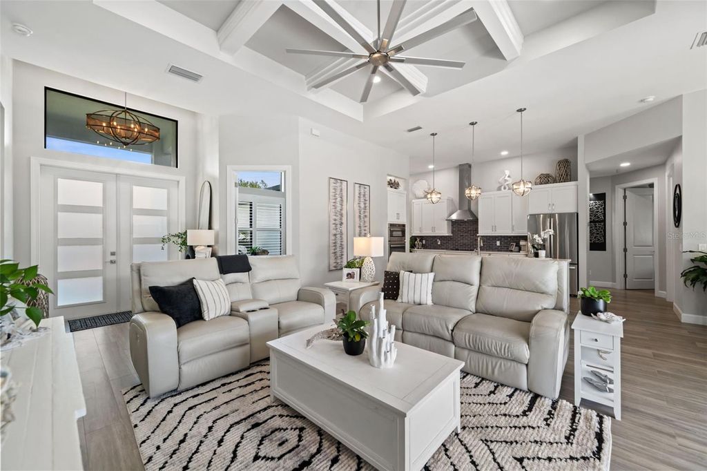 Image 15 of property listing at 2926 MIRACLE PARKWAY, Cape Coral, FL 33914