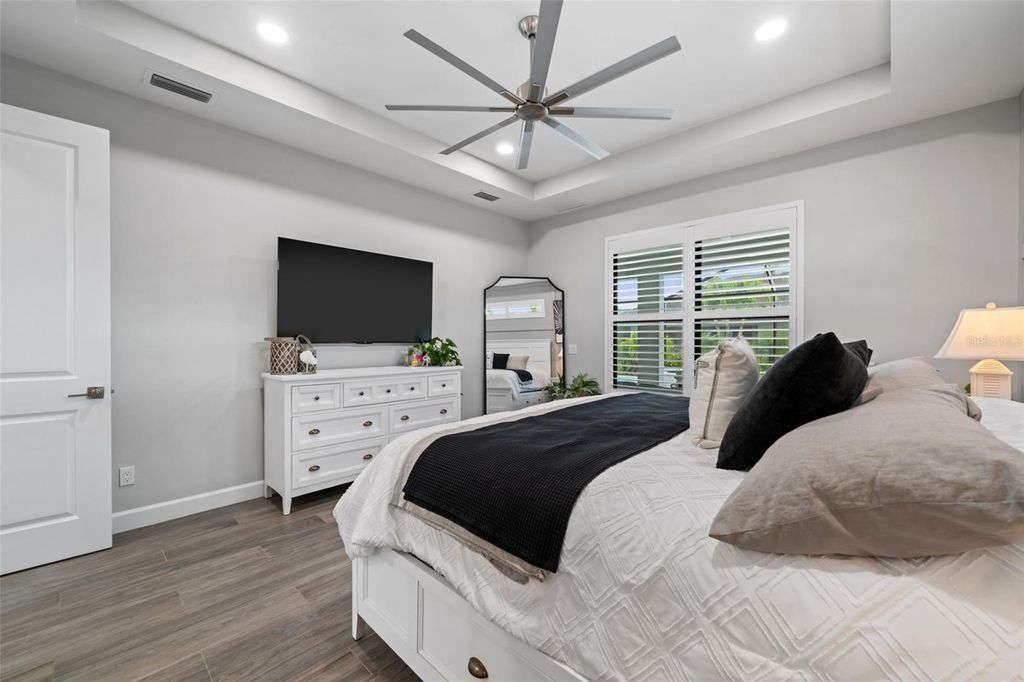 Image 21 of property listing at 2926 MIRACLE PARKWAY, Cape Coral, FL 33914