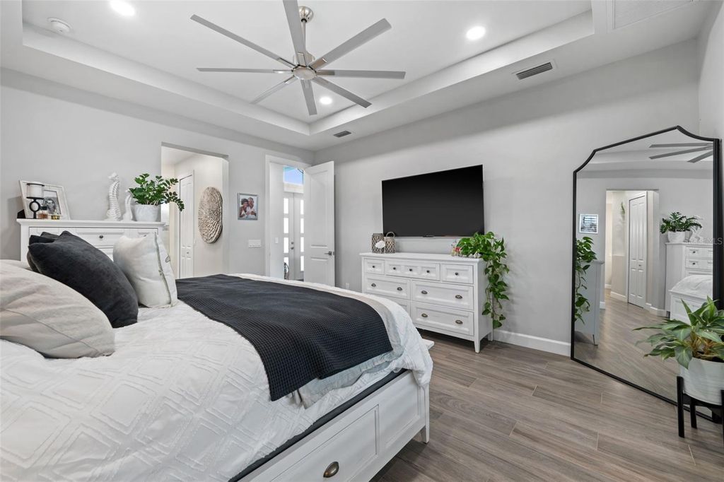 Image 22 of property listing at 2926 MIRACLE PARKWAY, Cape Coral, FL 33914