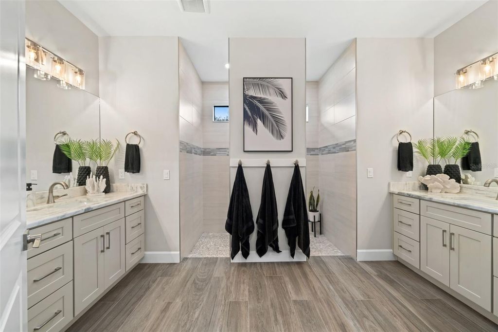 Image 23 of property listing at 2926 MIRACLE PARKWAY, Cape Coral, FL 33914