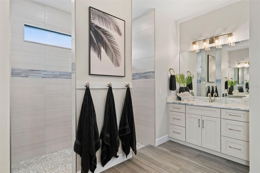 Image 24 of property listing at 2926 MIRACLE PARKWAY, Cape Coral, FL 33914