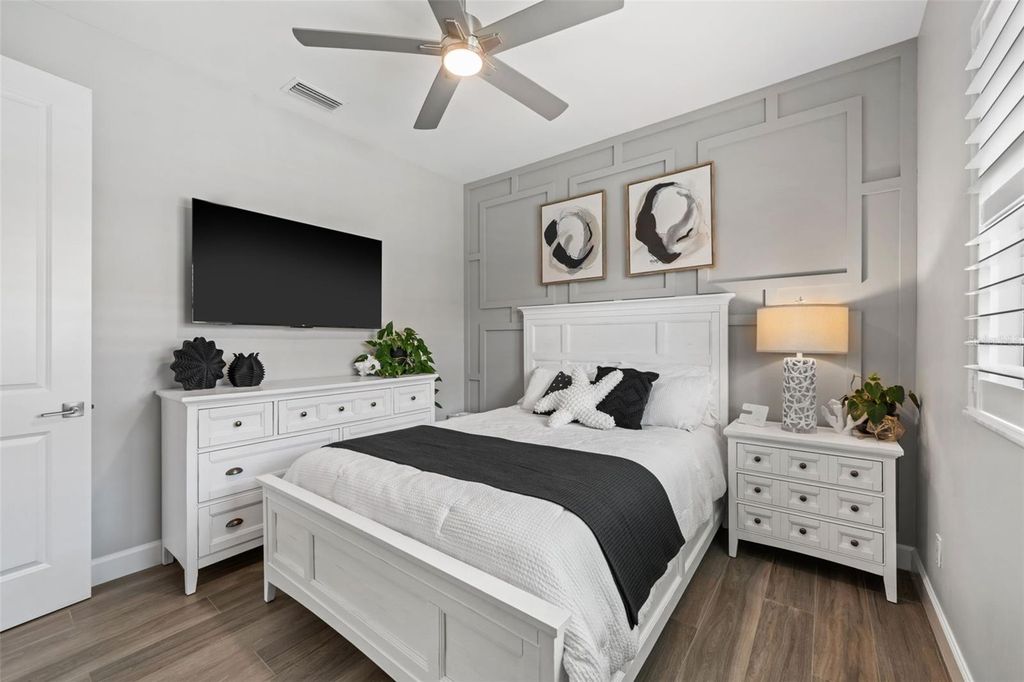 Image 27 of property listing at 2926 MIRACLE PARKWAY, Cape Coral, FL 33914