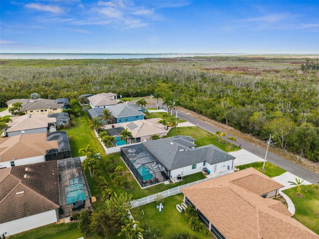 Image 37 of property listing at 2926 MIRACLE PARKWAY, Cape Coral, FL 33914