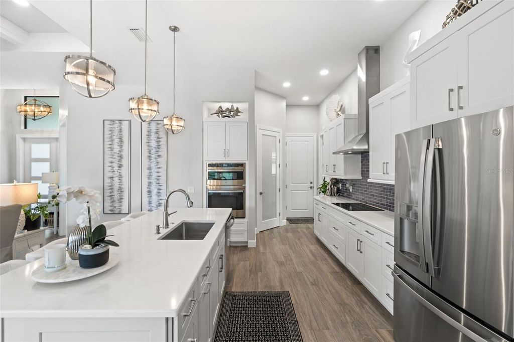 Image 9 of property listing at 2926 MIRACLE PARKWAY, Cape Coral, FL 33914