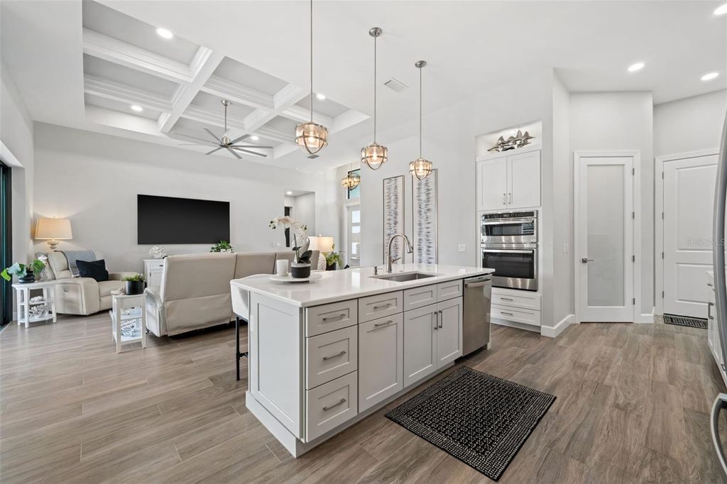 Image 10 of property listing at 2926 MIRACLE PARKWAY, Cape Coral, FL 33914