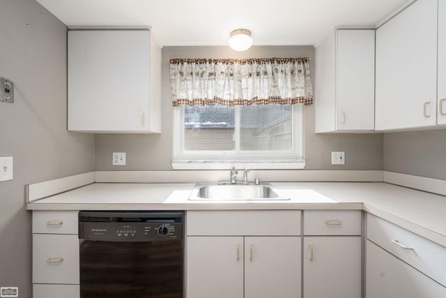 42699 Jonathan Place, Clinton Township, MI 48038