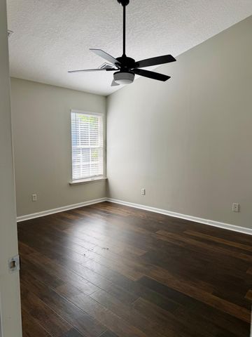 7840 Park Gate Drive, North Charleston, SC 29418