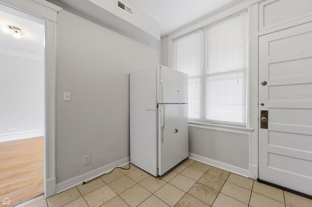 6033 S RHODES Avenue, Chicago, IL 60637