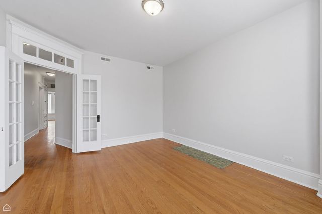 6033 S RHODES Avenue, Chicago, IL 60637