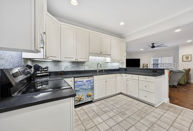 1 Gloucester Rd Apt K1, Hilton Head Island, SC 29928