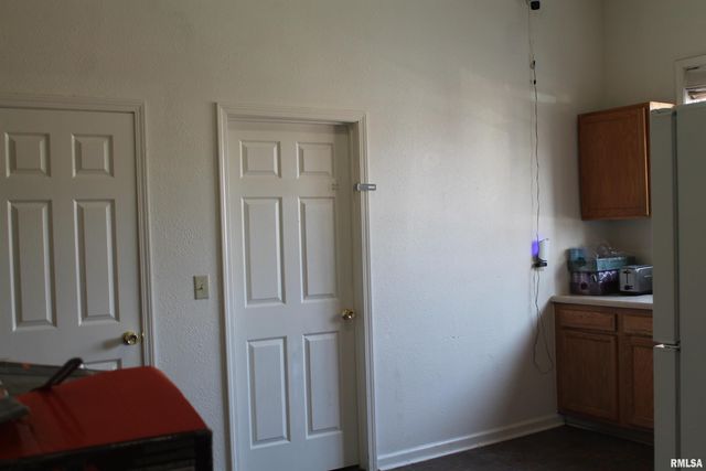 307 W COLLEGE Street, Carbondale, IL 62901