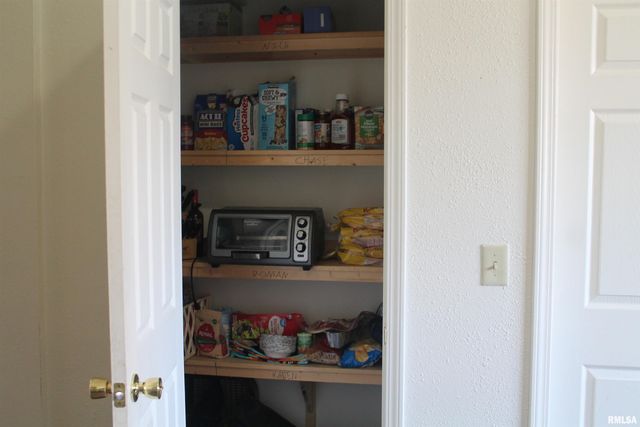 307 W COLLEGE Street, Carbondale, IL 62901