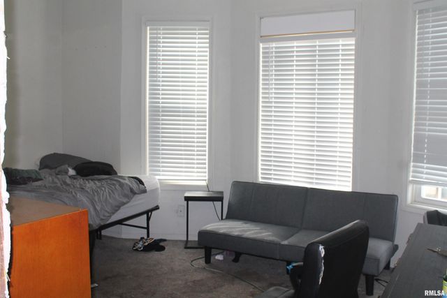 307 W COLLEGE Street, Carbondale, IL 62901