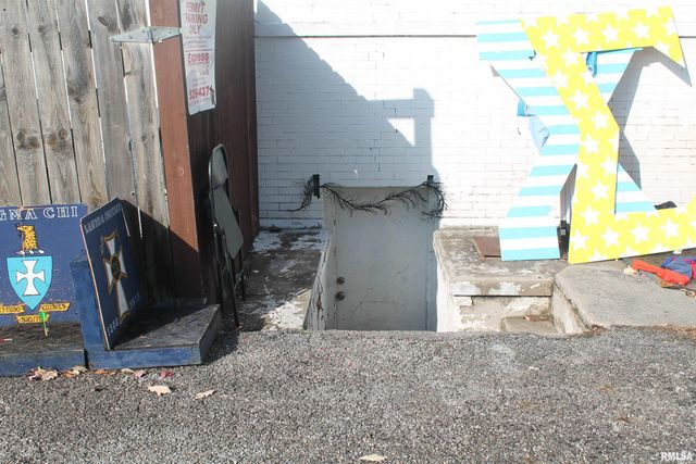 307 W COLLEGE Street, Carbondale, IL 62901