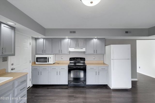 8123 Avanti Way, Louisville, KY 40291