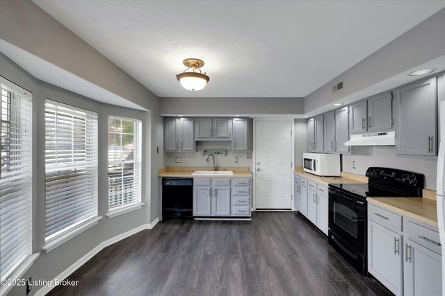 8123 Avanti Way, Louisville, KY 40291