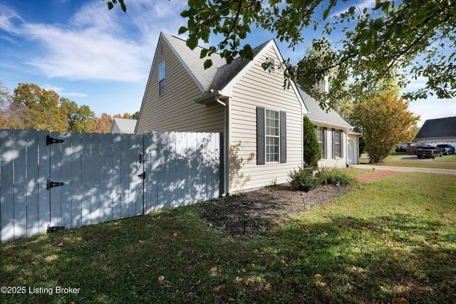 8123 Avanti Way, Louisville, KY 40291