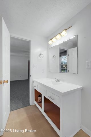 8123 Avanti Way, Louisville, KY 40291