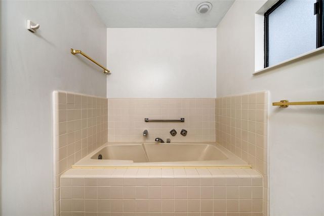 8496 NW 37TH TERRACE, Gainesville, FL 32653