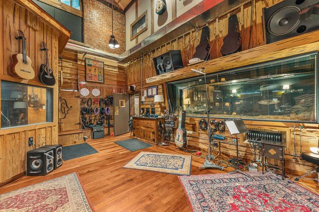 114 17th Ave, S, Nashville, TN 37203
