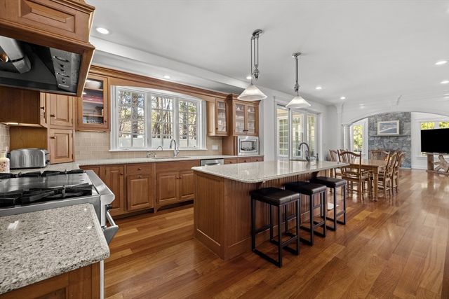 3 Knollcrest Farm Ln, Sherborn, MA 01770