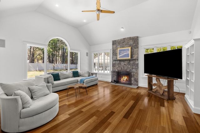 3 Knollcrest Farm Ln, Sherborn, MA 01770