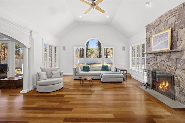 3 Knollcrest Farm Ln, Sherborn, MA 01770