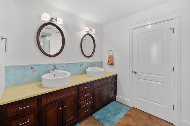 3 Knollcrest Farm Ln, Sherborn, MA 01770
