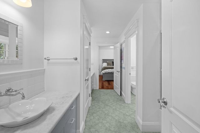 3 Knollcrest Farm Ln, Sherborn, MA 01770