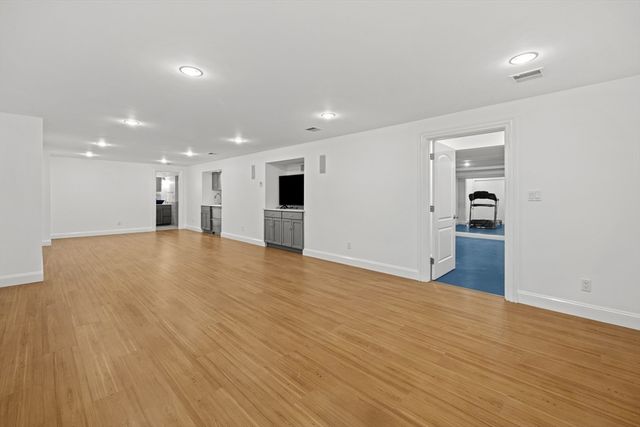 3 Knollcrest Farm Ln, Sherborn, MA 01770