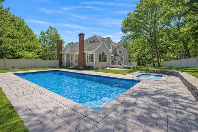 3 Knollcrest Farm Ln, Sherborn, MA 01770