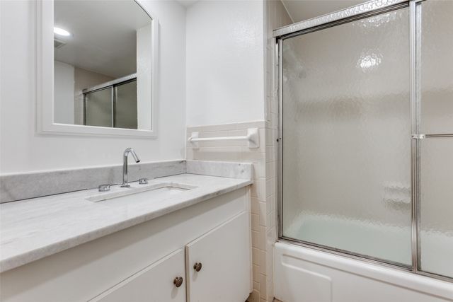 5881 Preston View Boulevard 215, Dallas, TX 75240