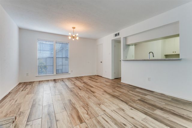 5881 Preston View Boulevard 215, Dallas, TX 75240