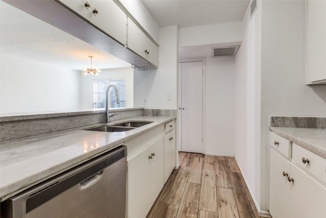 5881 Preston View Boulevard 215, Dallas, TX 75240