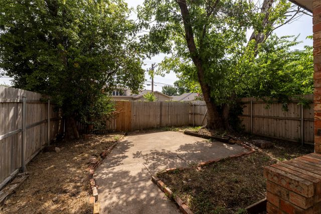 2810 Spring Valley Drive, Bedford, TX 76021