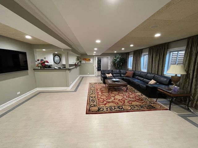 5561 S Oak Street, Hinsdale, IL 60521