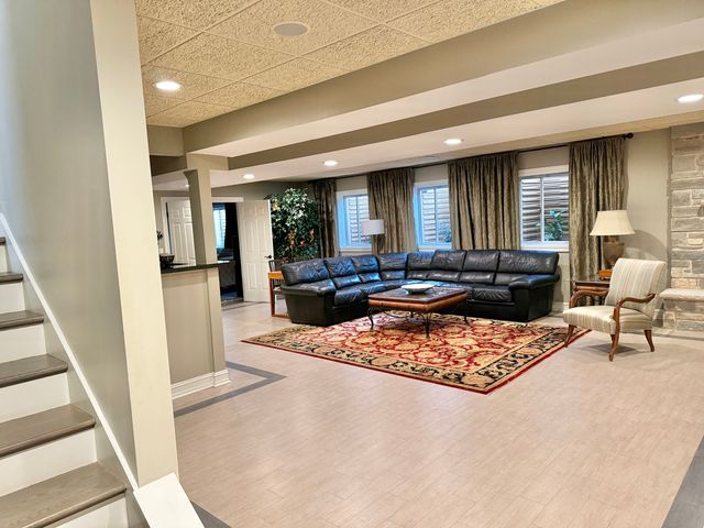 5561 S Oak Street, Hinsdale, IL 60521